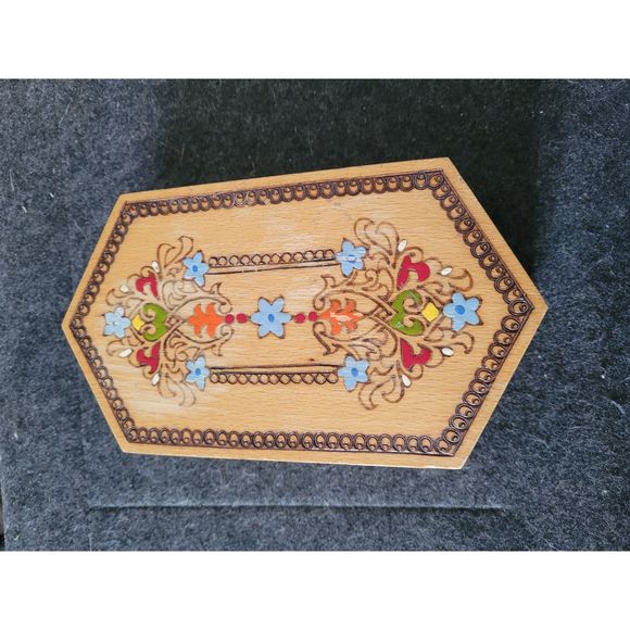 Vintage wooden box Pyrography box, Memory Box, handmade wooden box - Picture 4 of 4